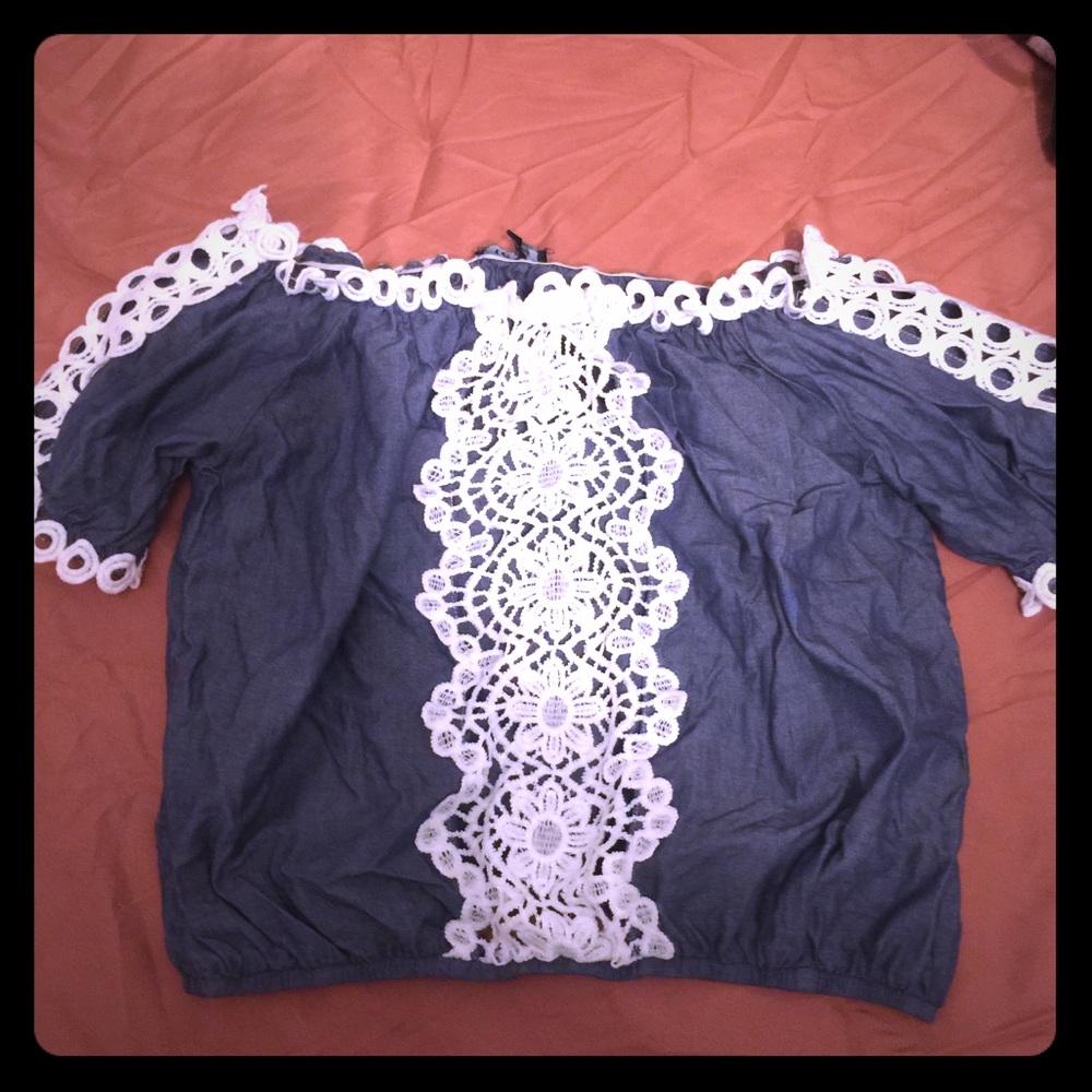 Very cute jean color and white stitching top
